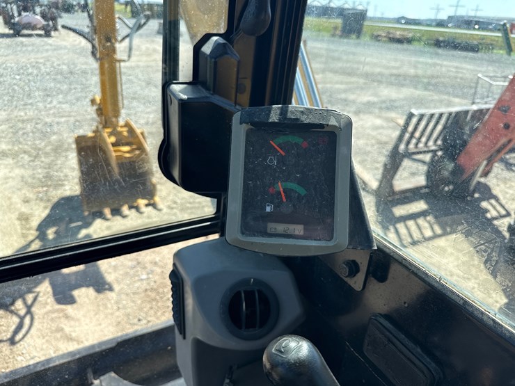 2017-caterpillar-305.5e2-image-29