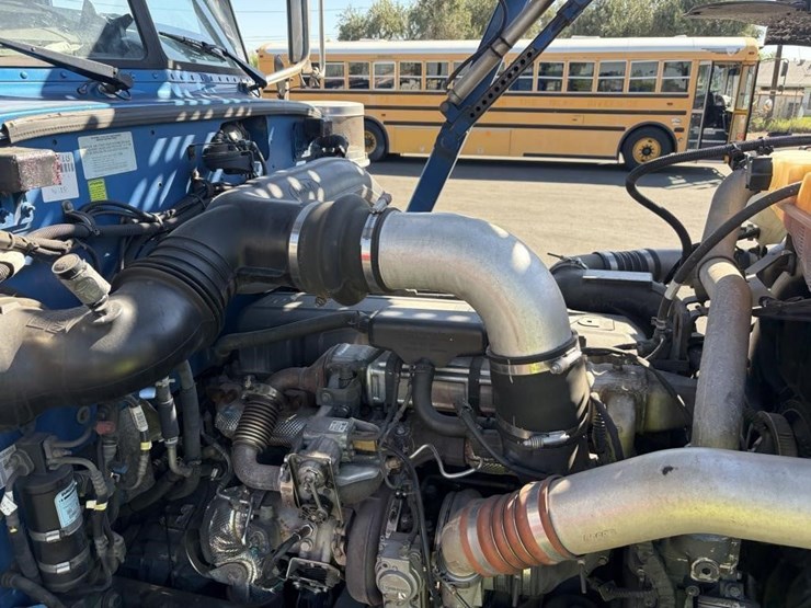 2017-peterbilt-389-image-22