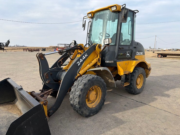 2016-deere-244k-image-3