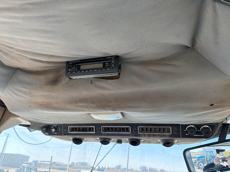 1990-versatile-946-image-59