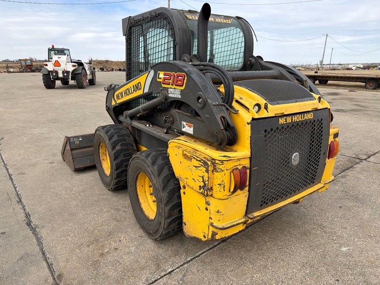 2011-new-holland-l218-image-3
