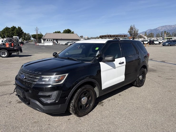 2017-ford-explorer-police-interceptor-image-1