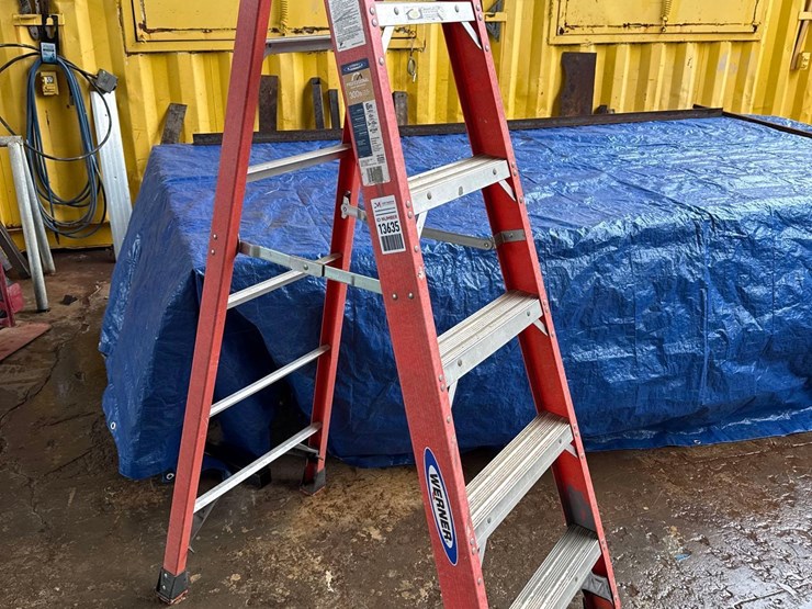 werner-6ft-aluminum-ladder-image-1