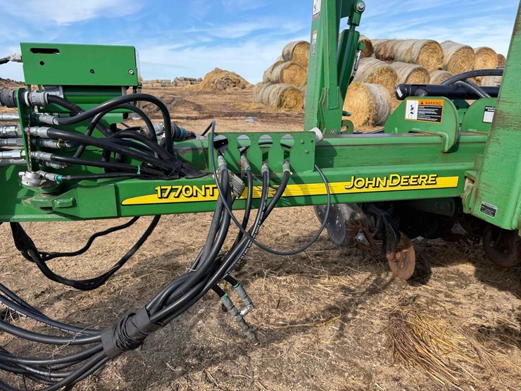 2011-john-deere-1770nt-ccs-image-25