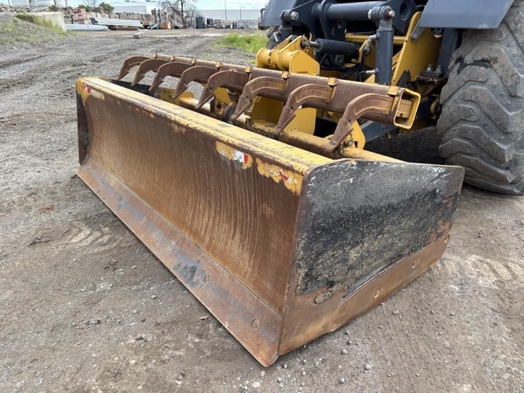 2017-deere-210lep-image-5