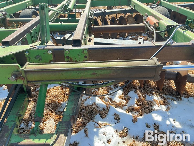 john-deere-331-image-9