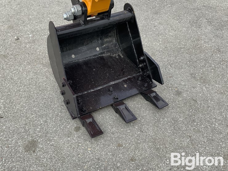 2025-massey-ferguson-730-image-13