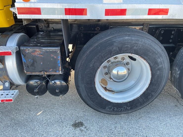 2006-caterpillar-c13-image-12