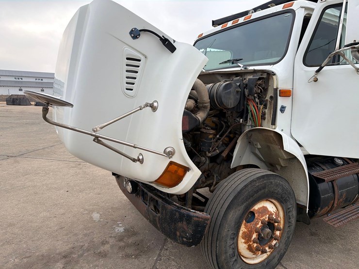 2000-international-8100-image-51