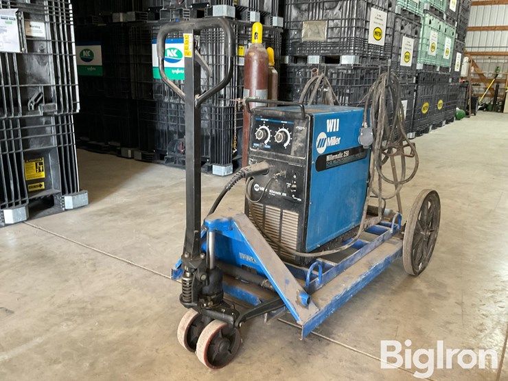 miller-millermatic-250-electric-wire-welder-image-1