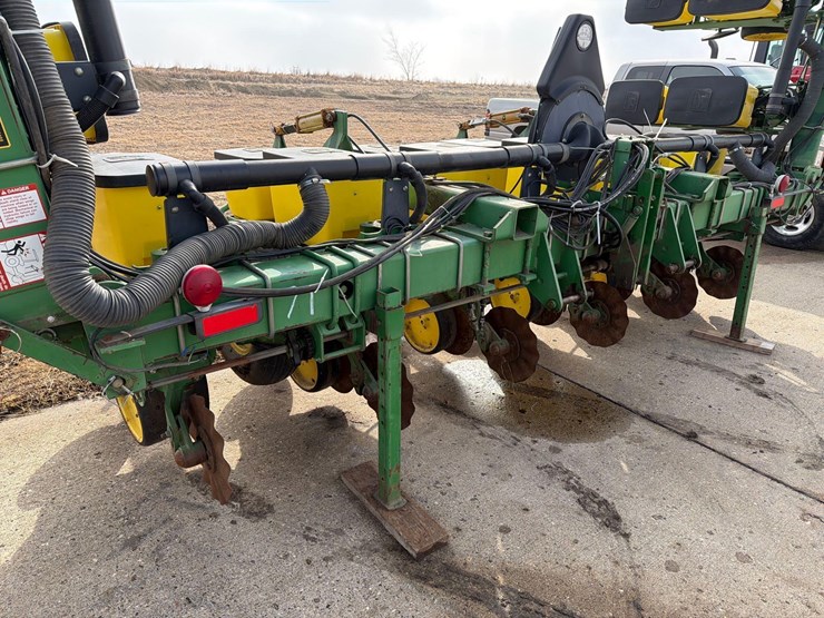 john-deere-7300-image-5