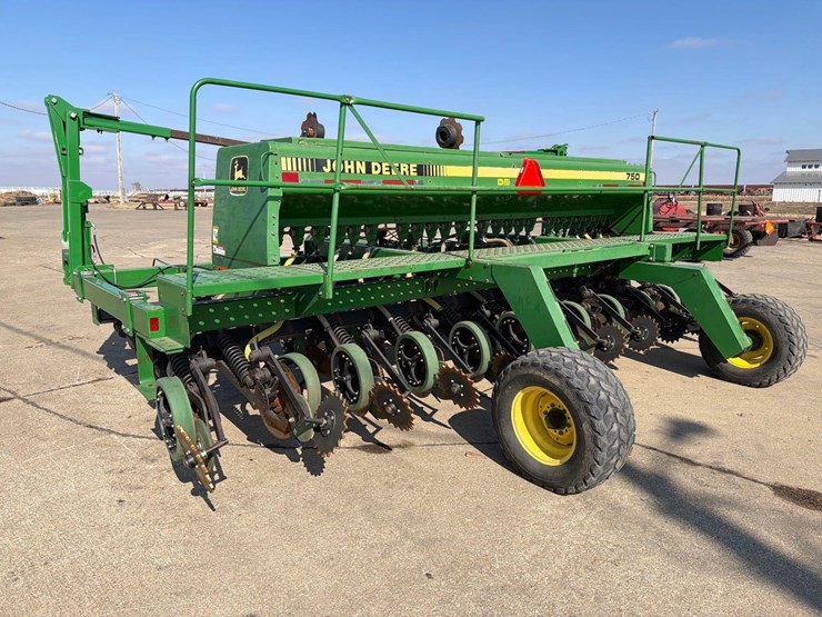 john-deere-750-image-1