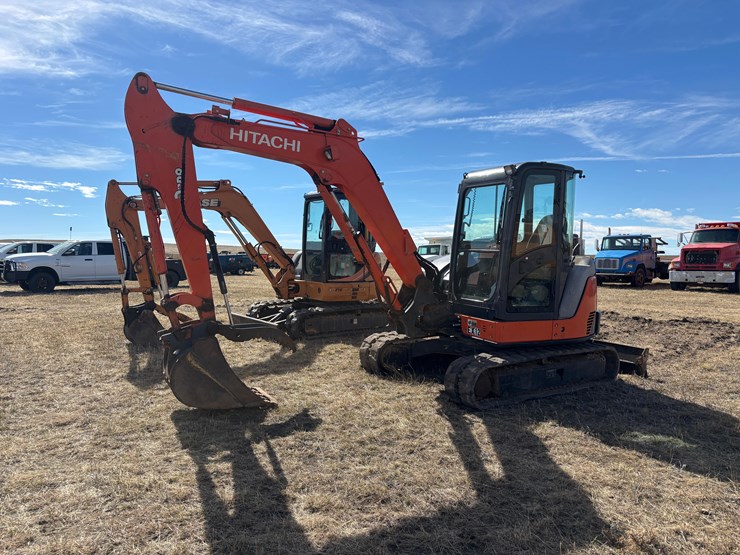 hitachi-60d-hydraulic-excavator-image-1
