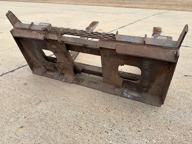 skidloader-quick-tach-pallet-forks-image-9