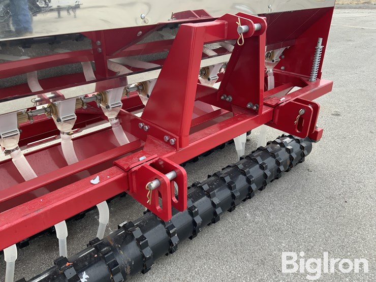 2025-massey-ferguson-730-image-11