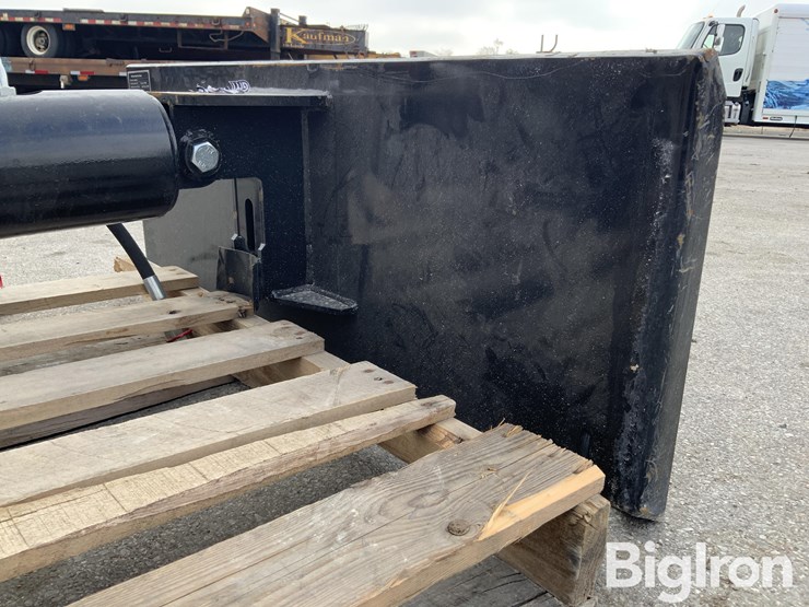 2025-massey-ferguson-730-image-11