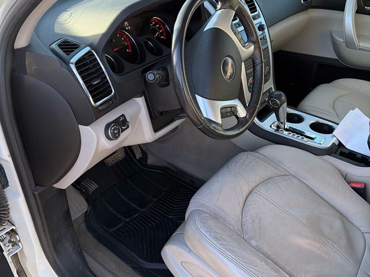 2010-gmc-acadia-slt-image-30