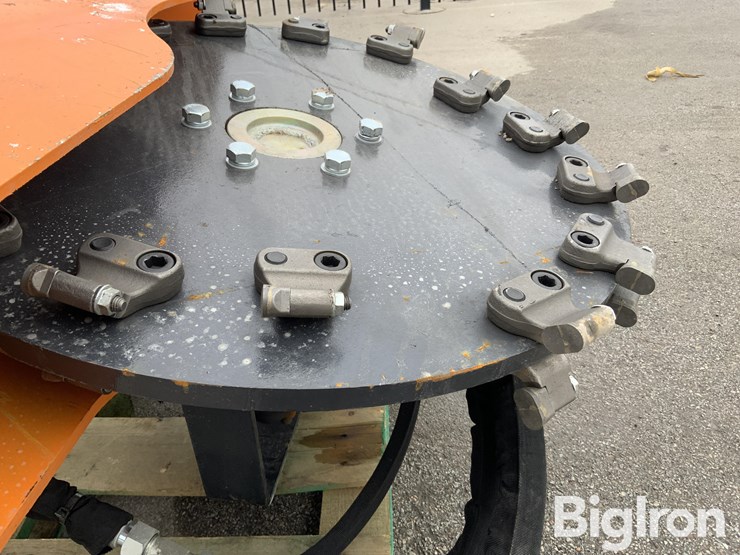 2025-massey-ferguson-730-image-17