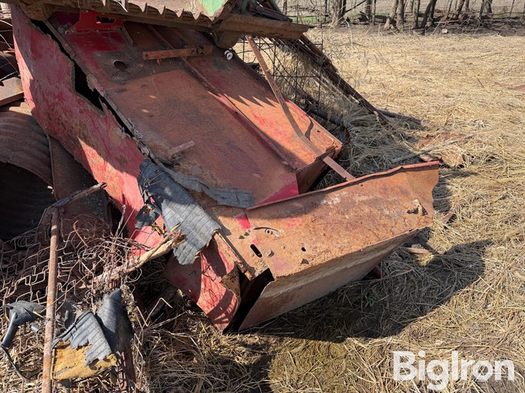 farm-scrap-metal-pile-image-11