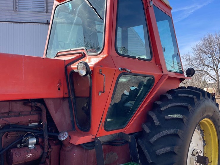 allis-chalmers-7040-2wd-tractor-image-6