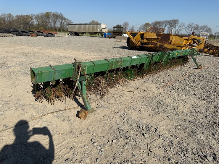 john-deere-25-image-1