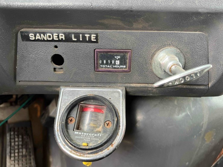 1995-ford-l8000-image-26