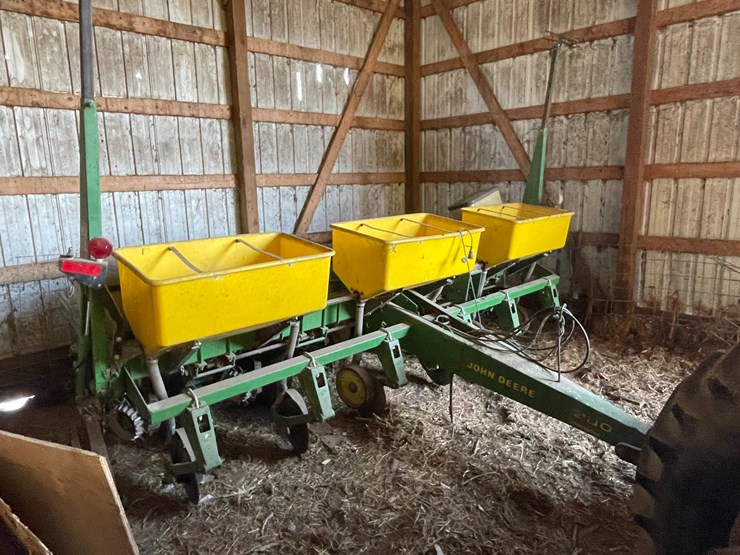 john-deere-7200-image-1