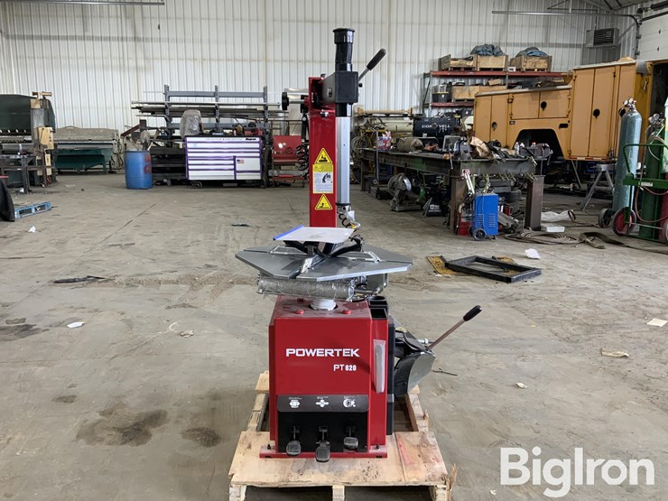 2025-massey-ferguson-730-image-2