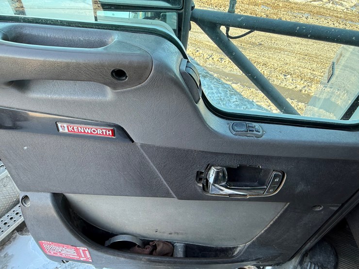 2010-kenworth-t800-image-25