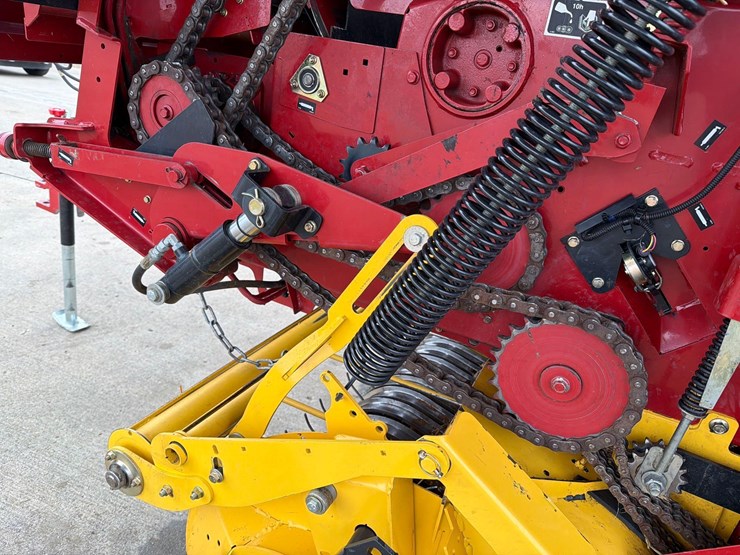 2018-new-holland-roll-belt-560-image-42