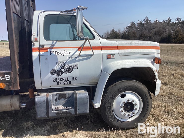 1984-gmc-6000-image-10