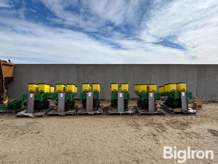 john-deere-12-image-2