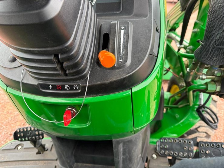 john-deere-4052m-image-53