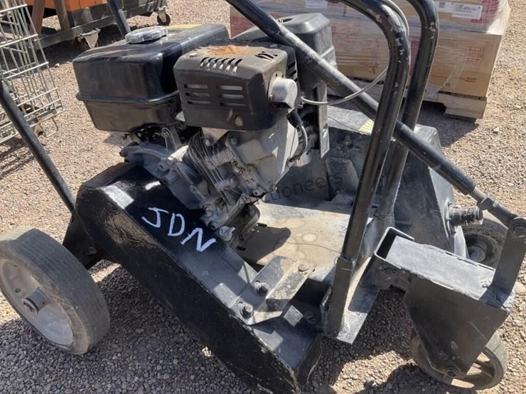 gas-powered-turf-saw-image-5