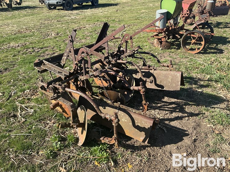2-row-cultivator/hiller-image-7