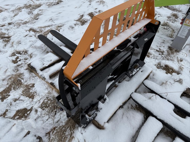 48"-wolverine-hydraulic-pallet-forks-image-4