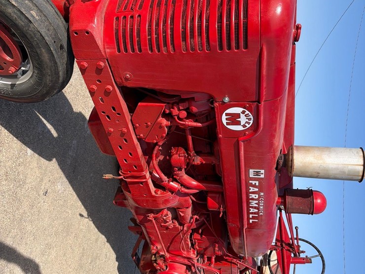 1953-farmall-super-m-tractor-image-8