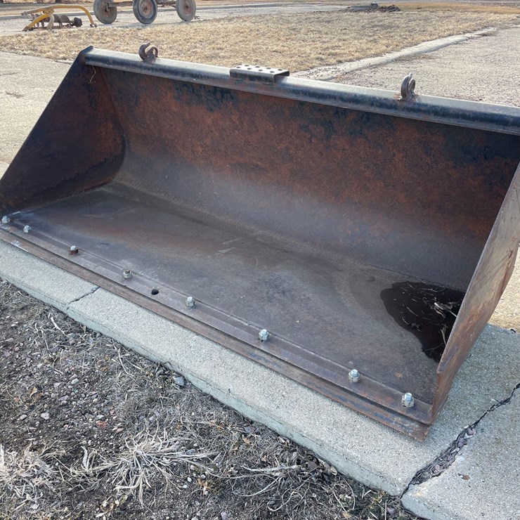 JD 76” skidloader quick tach bucket