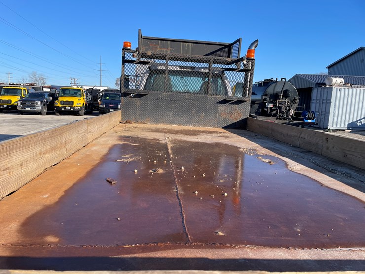 2009-ford-f750-xlt-image-23