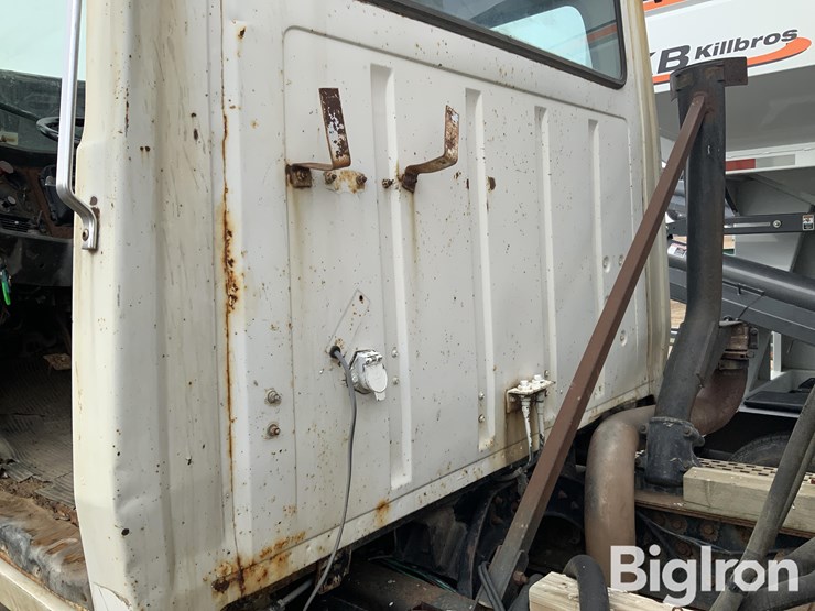 1985-ford-ltl9000-image-17