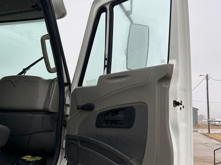 2011-international-prostar-image-30