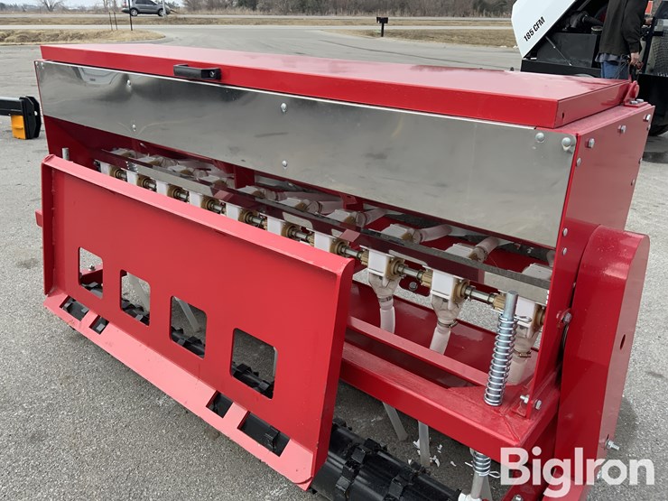 2025-massey-ferguson-730-image-19