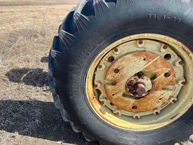 john-deere-4010-image-15