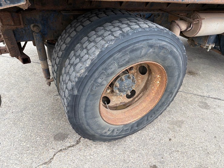 2000-international-8100-image-22