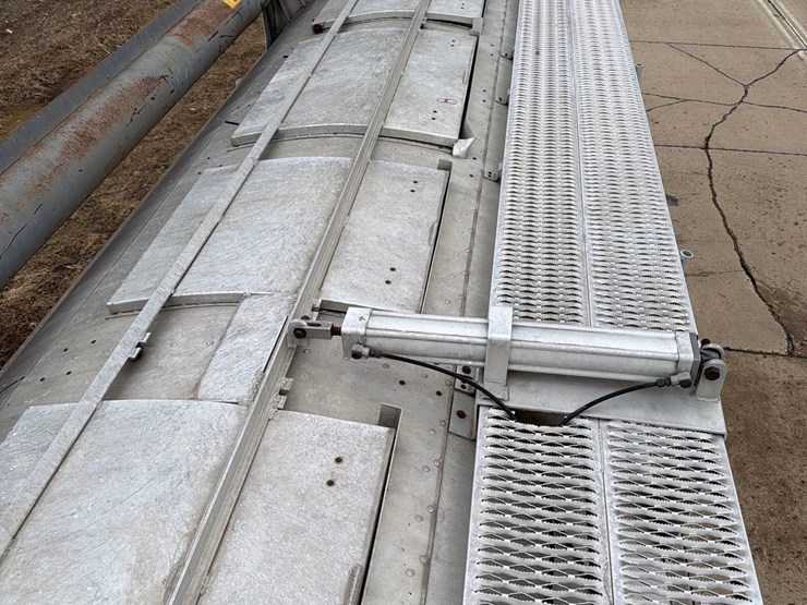 1999-bulkliner-36ft-semi-feed-trailer-image-49