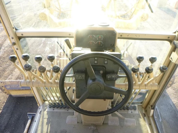 2006-caterpillar-143h-image-24