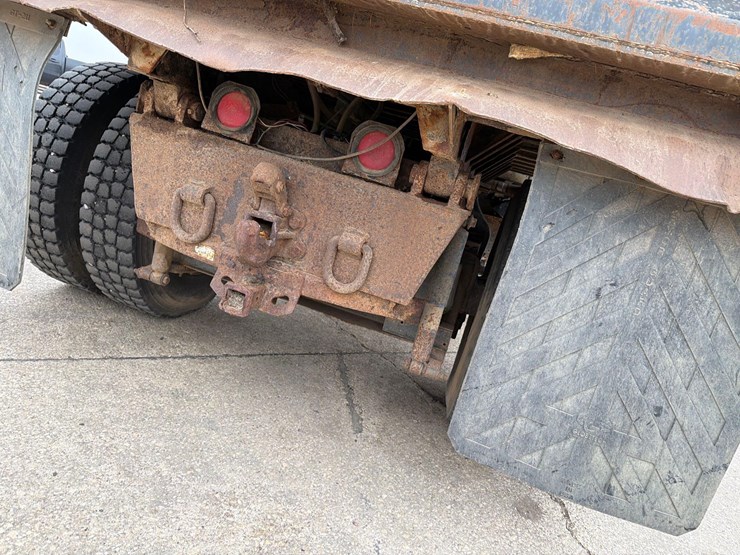 2000-international-8100-image-25