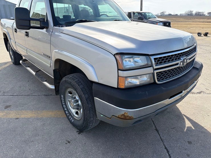 2005-chevrolet-k2500-image-15