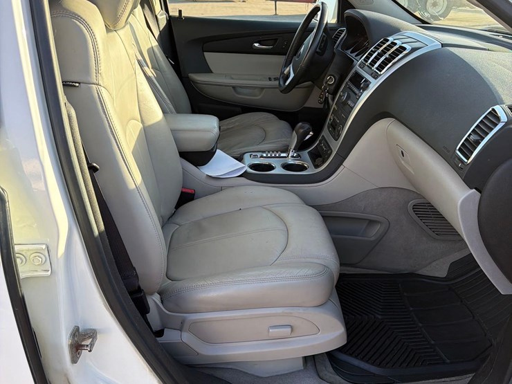 2010-gmc-acadia-slt-image-39
