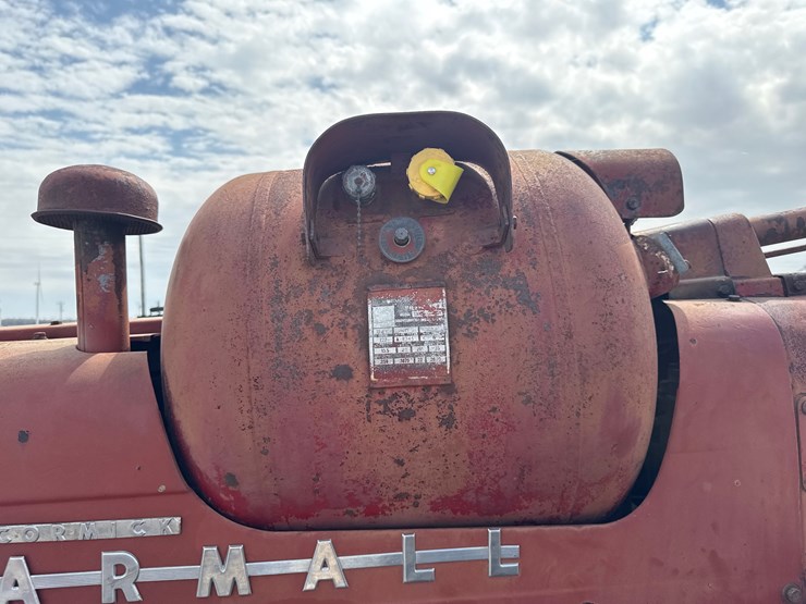 #75-•-mccormick-farmall-450-tractor-933-inv#-42875-image-39